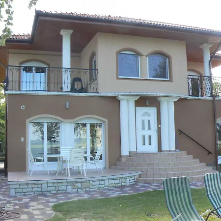 In 19102 Apartman